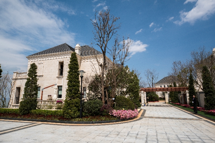 Dougbuild’s Portugal Beige Limestone Facade